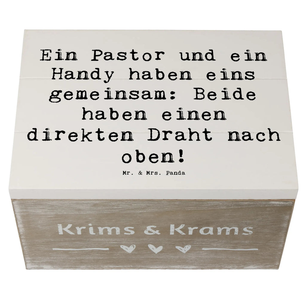 Holzkiste Spruch Ein Pastor und ein Handy haben eins gemeinsam: Beide haben einen direkten Draht nach oben! Erinnerungsbox, Aufbewahrungsbox, Geschenkbox, Dekokiste, Truhe, Schatzkiste, XXL, Holzkiste, Erinnerungskiste, Schatulle, Kiste, Geschenkdose, Beruf, Ausbildung, Jubiläum, Abschied, Rente, Kollege, Kollegin, Geschenk, Schenken, Arbeitskollege, Mitarbeiter, Firma, Danke, Dankeschön