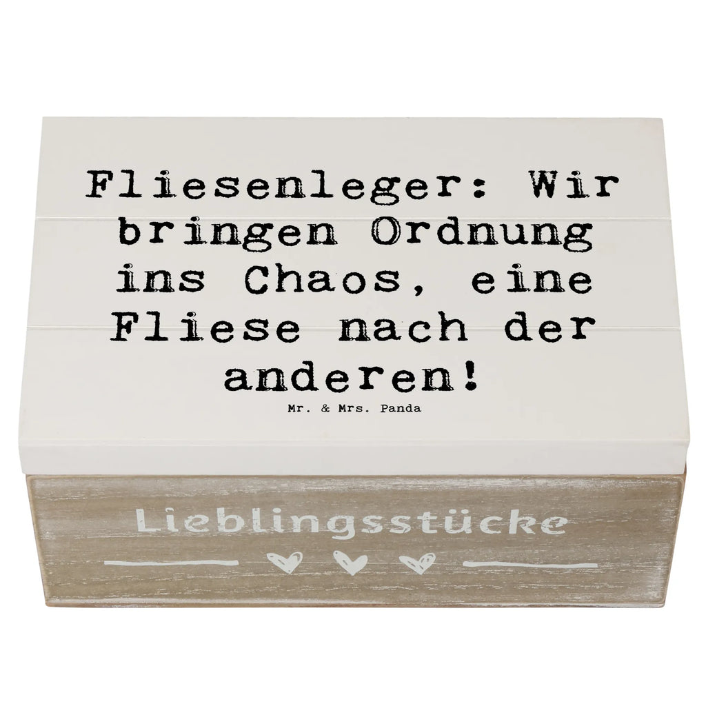 Holzkiste Spruch Fliesenleger: Wir bringen Ordnung ins Chaos, eine Fliese nach der anderen! Erinnerungsbox, Schatzkiste, XXL, Geschenkdose, Geschenkbox, Kiste, Erinnerungskiste, Aufbewahrungsbox, Holzkiste, Dekokiste, Truhe, Schatulle, Beruf, Ausbildung, Jubiläum, Abschied, Rente, Kollege, Kollegin, Geschenk, Schenken, Arbeitskollege, Mitarbeiter, Firma, Danke, Dankeschön