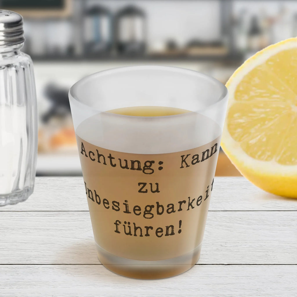 Shot glass Saying Achtung: Kann zu Unbesiegbarkeit führen! Shotgläser, Shotglas, Shot Glas, Kurzen Glas, Schnapsglas, Schnapsgläser, Stamperl, Likörgläser, Likör Gläser, Likör Glas, Lustige Schnapsgläser, Kurze Gläser, Ausgefallene Schnapsgläser, Likörglas