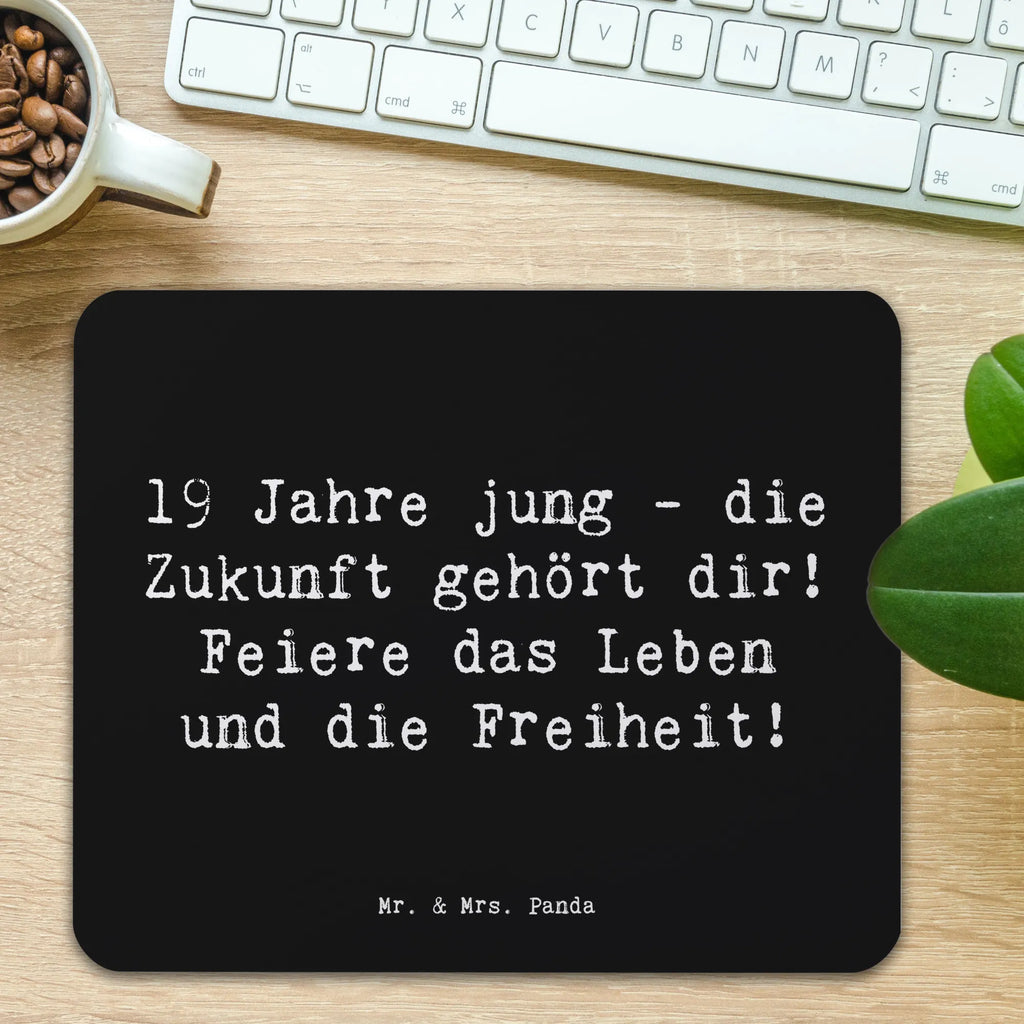 Mauspad Spruch 19. Geburtstag Mauspad, Einzigartiges Mauspad, Arbeitszimmer, PC Zubehör, Mausunterlage, Mousepad, Computer zubehör, Designer Mauspad, Büroausstattung, Mauspad Büro, Geburtstag, Geburtstagsgeschenk, Geschenk