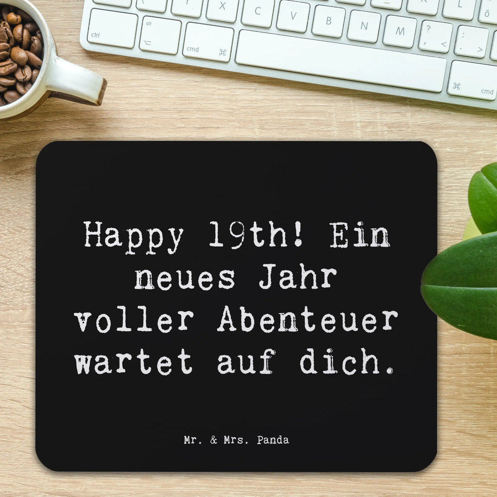 Mauspad Spruch 19. Geburtstag Abenteuer Mauspad, Einzigartiges Mauspad, Büroausstattung, Mausunterlage, Computer zubehör, Mousepad, Arbeitszimmer, PC Zubehör, Designer Mauspad, Mauspad Büro, Geburtstag, Geburtstagsgeschenk, Geschenk