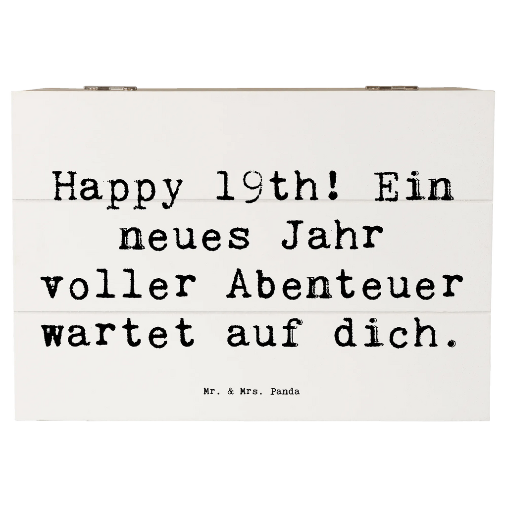 Wooden chest Saying Happy 19th! Ein neues Jahr voller Abenteuer wartet auf dich. Erinnerungskiste, Holzkiste, Geschenkdose, Schatzkiste, Schatulle, Geschenkbox, Truhe, Aufbewahrungsbox, Dekokiste, XXL, Erinnerungsbox, Kiste, Geburtstag, Geburtstagsgeschenk, Geschenk