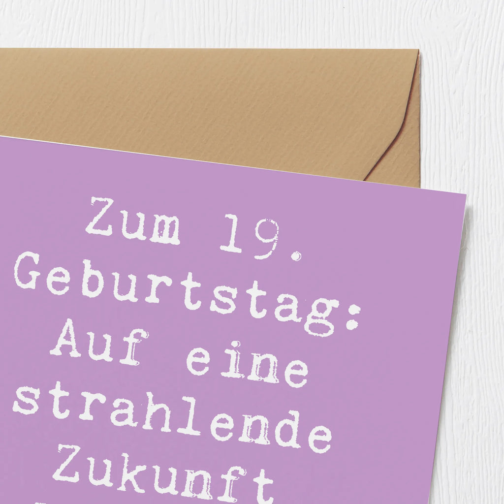 Deluxe Card Saying Zum 19. Geburtstag: Auf eine strahlende Zukunft voller Glück und Erfolg! Hochzeitskarte, Hochwertige Klappkarte, Geburtstagskarte, Grußkarte, Hochwertige Grußkarte, Einladungskarte, Karte, Klappkarte, Glückwunschkarte, Geburtstag, Geburtstagsgeschenk, Geschenk