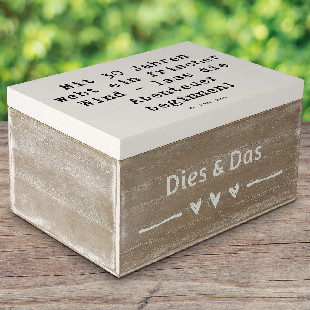 Wooden chest Saying Mit 30 Jahren weht ein frischer Wind - lass die Abenteuer beginnen! Erinnerungsbox, Schatulle, Dekokiste, Geschenkdose, Kiste, Aufbewahrungsbox, XXL, Geschenkbox, Schatzkiste, Holzkiste, Truhe, Erinnerungskiste, Geburtstag, Geburtstagsgeschenk, Geschenk