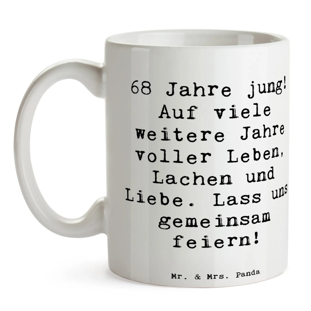 Mug Saying 68 Jahre jung! Auf viele weitere Jahre voller Leben, Lachen und Liebe. Lass uns gemeinsam feiern! Tasse mit Motiven, Keramiktasse, Porzellantasse, Tasse, Teetasse, Geschenktasse, Tasse mit Zitaten, Kaffeetasse, Bürotasse, Geburtstag, Geburtstagsgeschenk, Geschenk