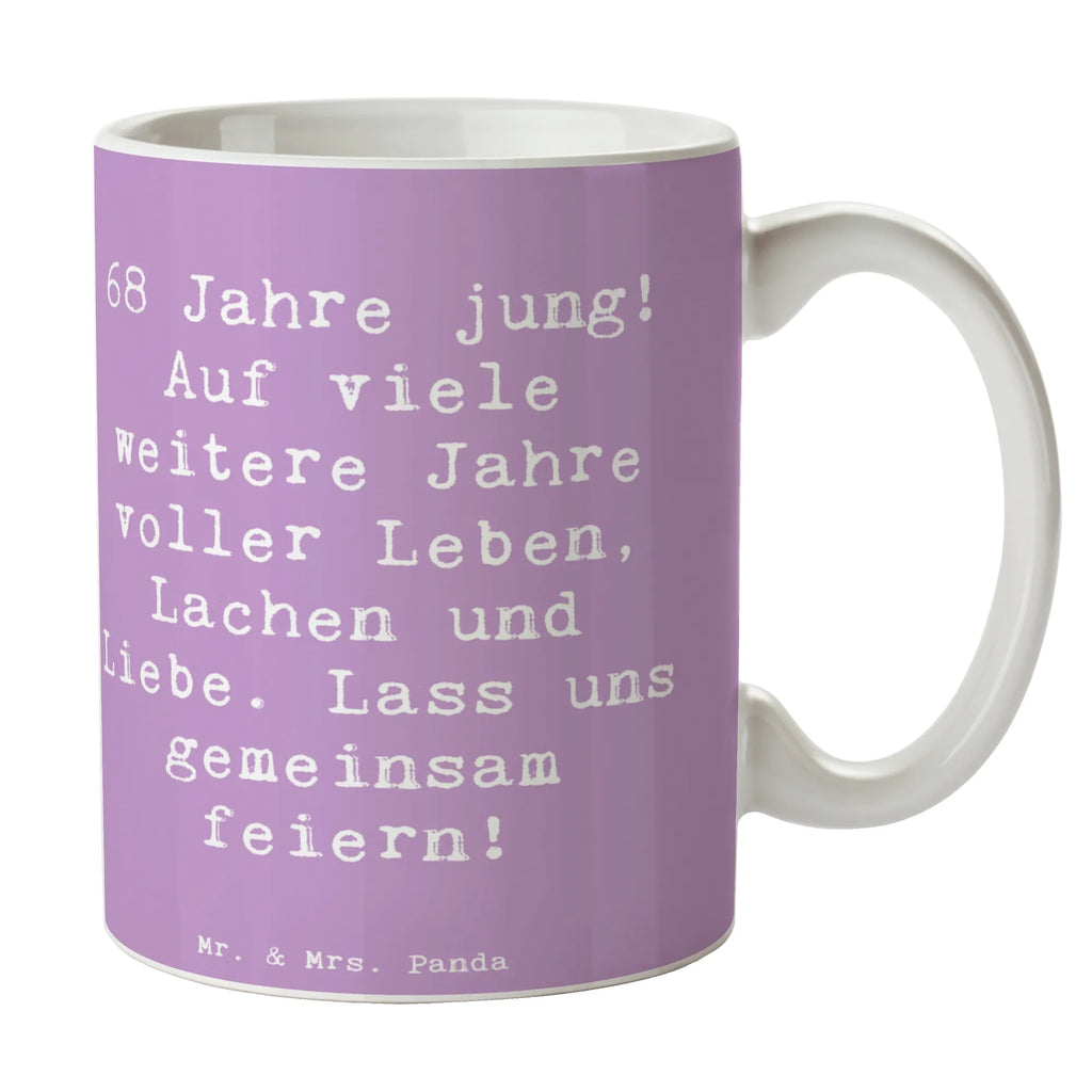 Mug Saying 68 Jahre jung! Auf viele weitere Jahre voller Leben, Lachen und Liebe. Lass uns gemeinsam feiern! Tasse mit Motiven, Keramiktasse, Porzellantasse, Tasse, Teetasse, Geschenktasse, Tasse mit Zitaten, Kaffeetasse, Bürotasse, Geburtstag, Geburtstagsgeschenk, Geschenk