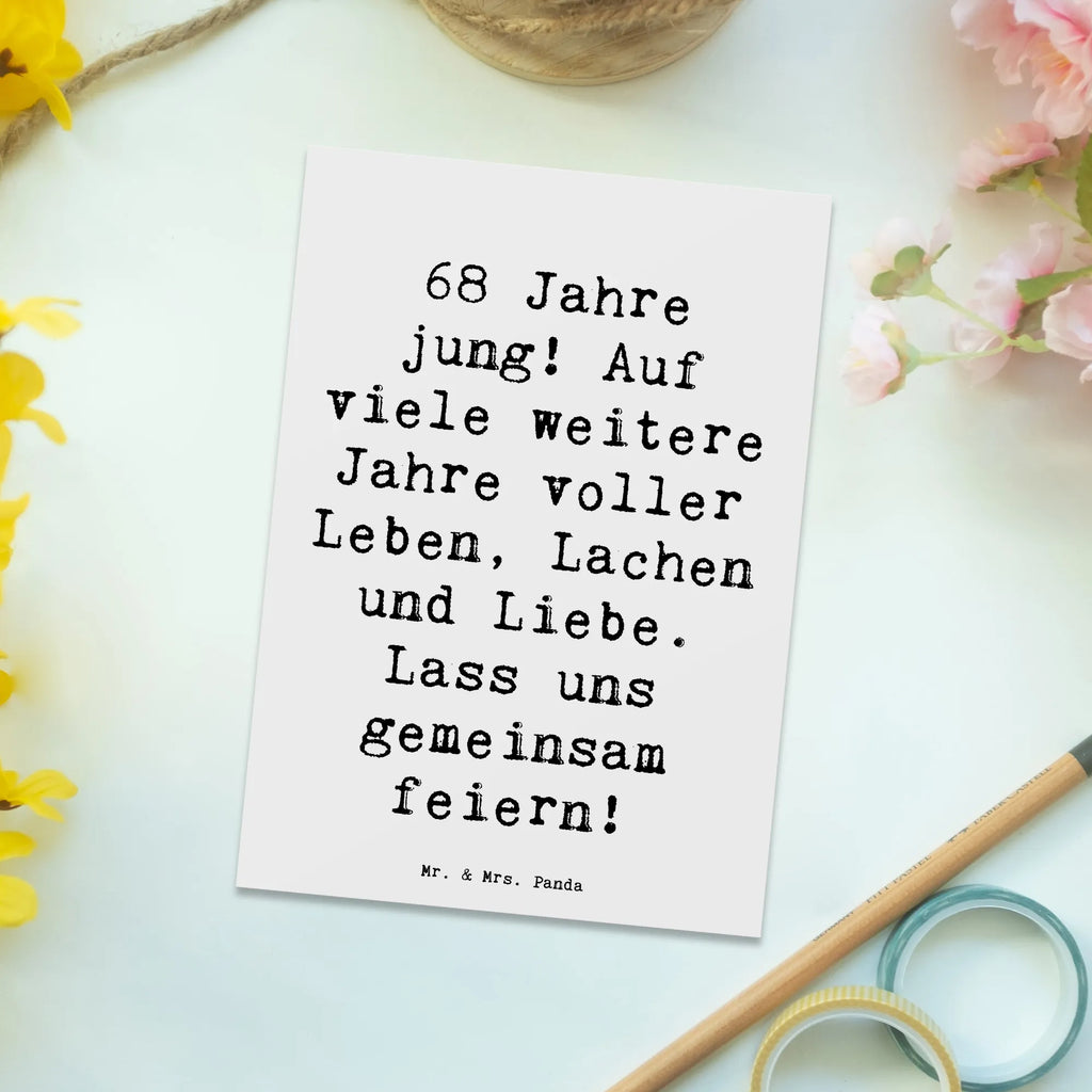 Postcard Saying 68 Jahre jung! Auf viele weitere Jahre voller Leben, Lachen und Liebe. Lass uns gemeinsam feiern! Ansichtskarte, Einladung, Karte, Postkarte, Einladungskarte, Ansichtskarten, Geschenkkarte, Einladung Geburtstag, Dankeskarte, Geburtstagskarte, Einladungskarten Geburtstag, Grußkarte, Geburtstag, Geburtstagsgeschenk, Geschenk
