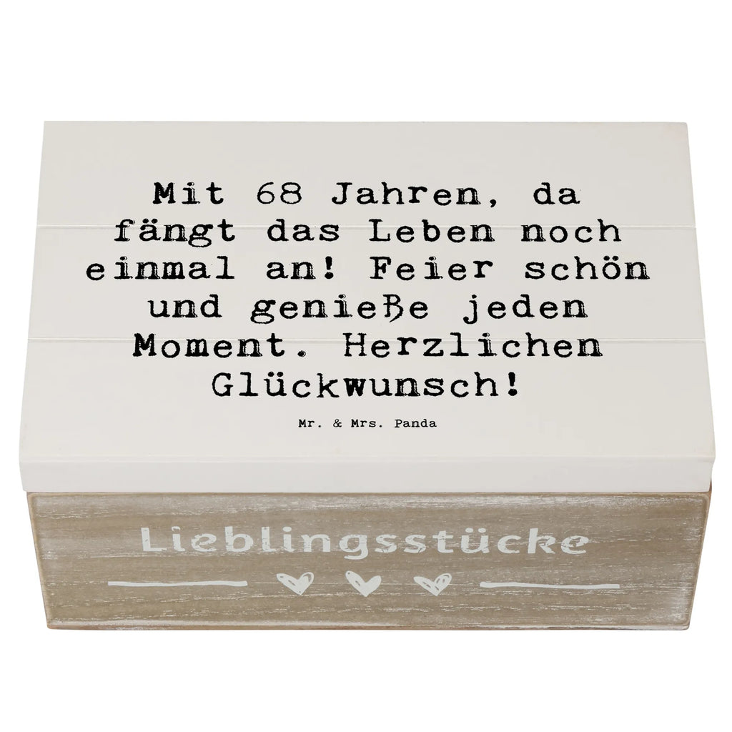Wooden chest Saying Mit 68 Jahren, da fängt das Leben noch einmal an! Feier schön und genieße jeden Moment. Herzlichen Glückwunsch! Kiste, Dekokiste, Geschenkdose, Holzkiste, Geschenkbox, Schatzkiste, Erinnerungskiste, Truhe, Erinnerungsbox, Aufbewahrungsbox, XXL, Schatulle, Geburtstag, Geburtstagsgeschenk, Geschenk