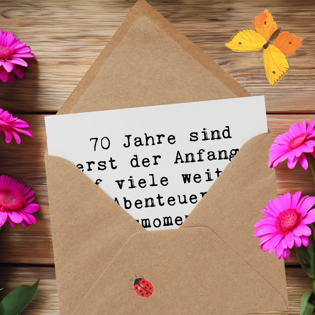 Deluxe Card Saying 70 Jahre sind erst der Anfang! Auf viele weitere Abenteuer, Glücksmomente und Erinnerungen in den kommenden Jahren. Hochzeitskarte, Geburtstagskarte, Klappkarte, Grußkarte, Hochwertige Grußkarte, Glückwunschkarte, Hochwertige Klappkarte, Karte, Einladungskarte, Geburtstag, Geburtstagsgeschenk, Geschenk