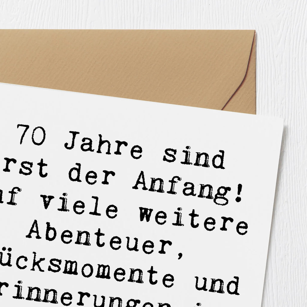 Deluxe Card Saying 70 Jahre sind erst der Anfang! Auf viele weitere Abenteuer, Glücksmomente und Erinnerungen in den kommenden Jahren. Hochzeitskarte, Geburtstagskarte, Klappkarte, Grußkarte, Hochwertige Grußkarte, Glückwunschkarte, Hochwertige Klappkarte, Karte, Einladungskarte, Geburtstag, Geburtstagsgeschenk, Geschenk