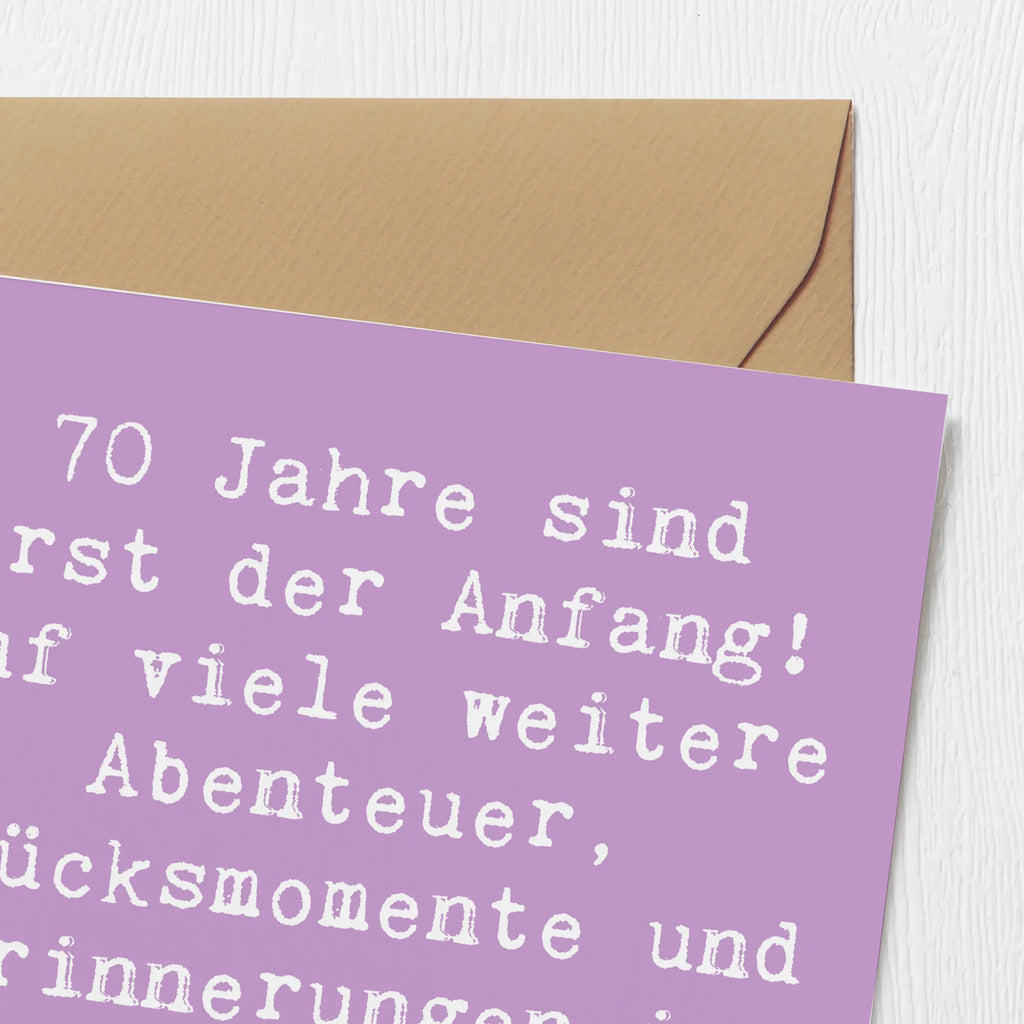 Deluxe Card Saying 70 Jahre sind erst der Anfang! Auf viele weitere Abenteuer, Glücksmomente und Erinnerungen in den kommenden Jahren. Hochzeitskarte, Geburtstagskarte, Klappkarte, Grußkarte, Hochwertige Grußkarte, Glückwunschkarte, Hochwertige Klappkarte, Karte, Einladungskarte, Geburtstag, Geburtstagsgeschenk, Geschenk