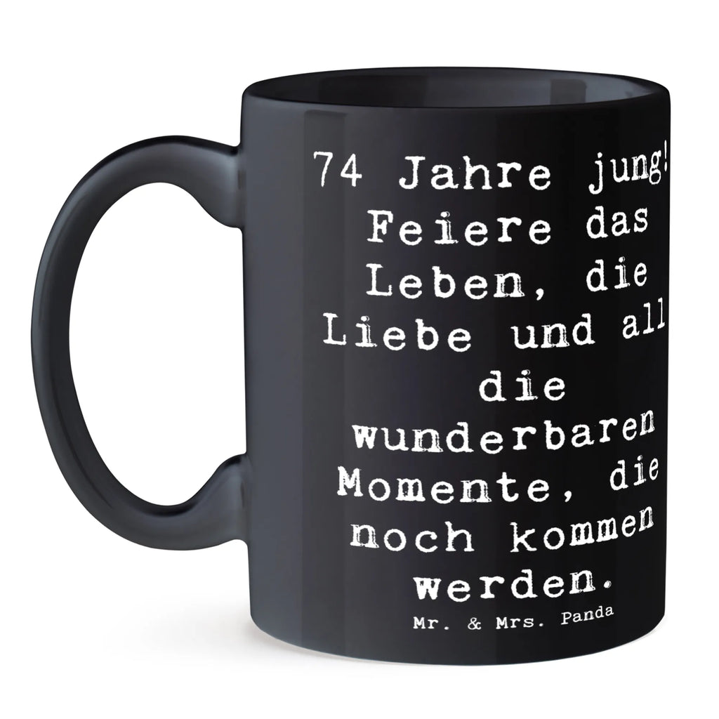Mug Saying 74 Jahre jung! Feiere das Leben, die Liebe und all die wunderbaren Momente, die noch kommen werden. Teetasse, Tasse, Keramiktasse, Tasse mit Zitaten, Bürotasse, Porzellantasse, Geschenktasse, Kaffeetasse, Tasse mit Motiven, Geburtstag, Geburtstagsgeschenk, Geschenk