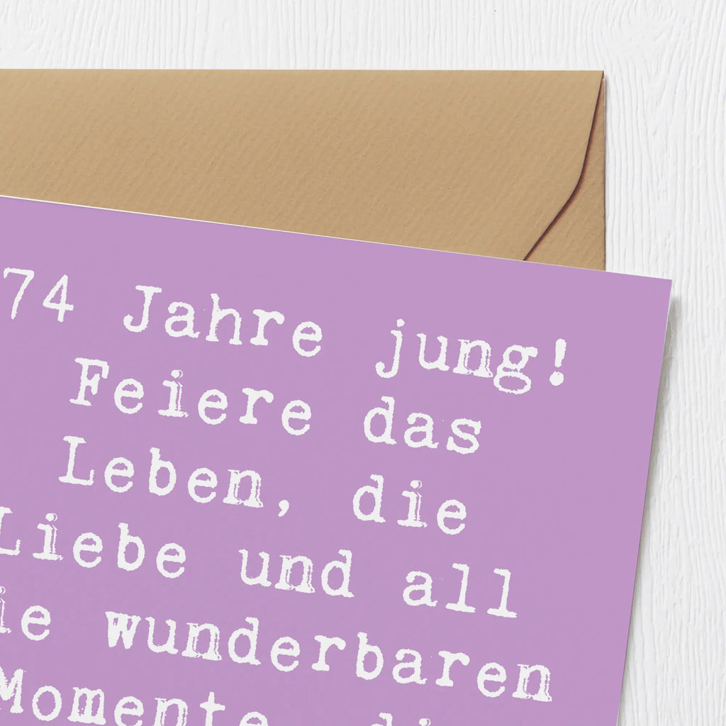 Deluxe Card Saying 74 Jahre jung! Feiere das Leben, die Liebe und all die wunderbaren Momente, die noch kommen werden. Einladungskarte, Klappkarte, Hochwertige Klappkarte, Karte, Hochwertige Grußkarte, Hochzeitskarte, Geburtstagskarte, Grußkarte, Glückwunschkarte, Geburtstag, Geburtstagsgeschenk, Geschenk