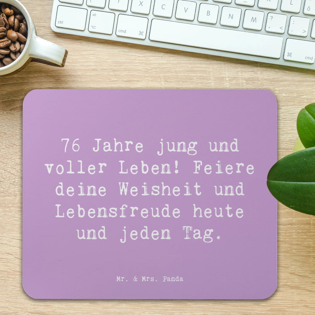 Mauspad Spruch 76. Geburtstag Jung und Lebendig PC Zubehör, Arbeitszimmer, Büroausstattung, Designer Mauspad, Mausunterlage, Computer zubehör, Einzigartiges Mauspad, Mauspad, Mousepad, Mauspad Büro, Geburtstag, Geburtstagsgeschenk, Geschenk