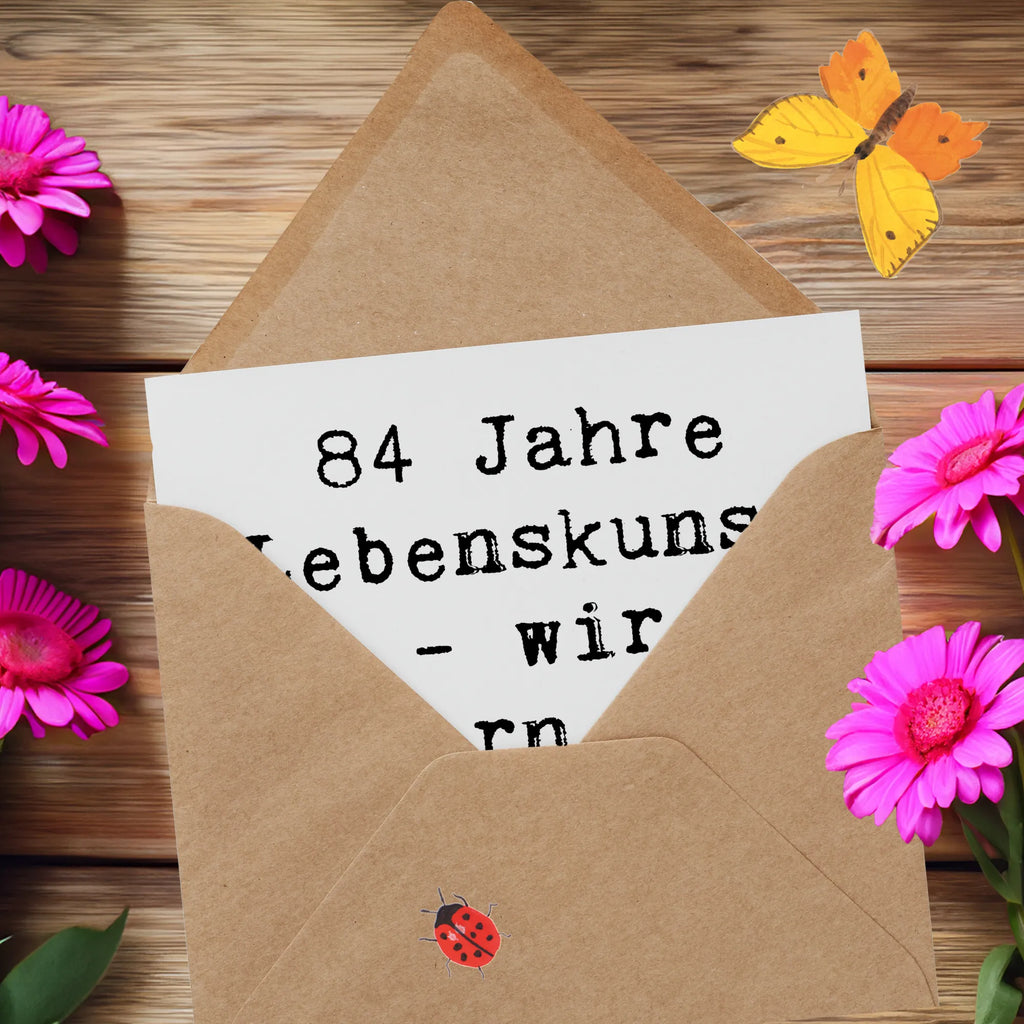 Deluxe Card Saying 84 Jahre Lebenskunst - wir feiern dich heute und immer! Glückwunschkarte, Einladungskarte, Klappkarte, Hochwertige Klappkarte, Geburtstagskarte, Hochzeitskarte, Karte, Grußkarte, Hochwertige Grußkarte, Geburtstag, Geburtstagsgeschenk, Geschenk