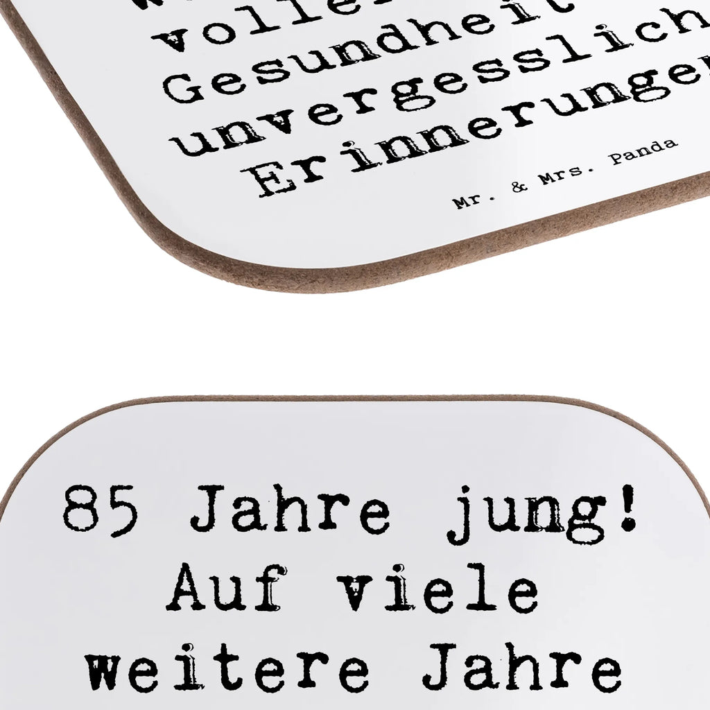 Square coaster Saying 85 Jahre jung! Auf viele weitere Jahre voller Glück, Gesundheit und unvergesslicher Erinnerungen! Glasuntersetzer, Getränkeuntersetzer, Holzuntersetzer, Tassen Untersetzer, Untersetzer, Korkuntersetzer, Untersetzer für Gläser, Untersetzer Holz, Untersetzer aus Holz, Untersetzer Gläser, Untersetzer Design, Bierdeckel, Geburtstag, Geburtstagsgeschenk, Geschenk