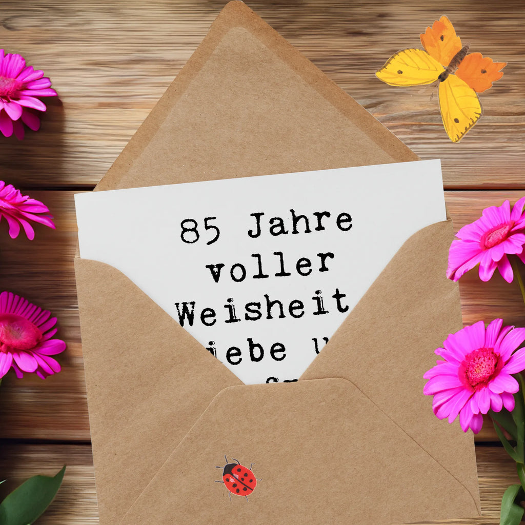 Deluxe Card Saying 85 Jahre voller Weisheit, Liebe und Lebensfreude - alles Gute zum Geburtstag! Einladungskarte, Grußkarte, Karte, Hochwertige Grußkarte, Glückwunschkarte, Geburtstagskarte, Hochwertige Klappkarte, Klappkarte, Hochzeitskarte, Geburtstag, Geburtstagsgeschenk, Geschenk