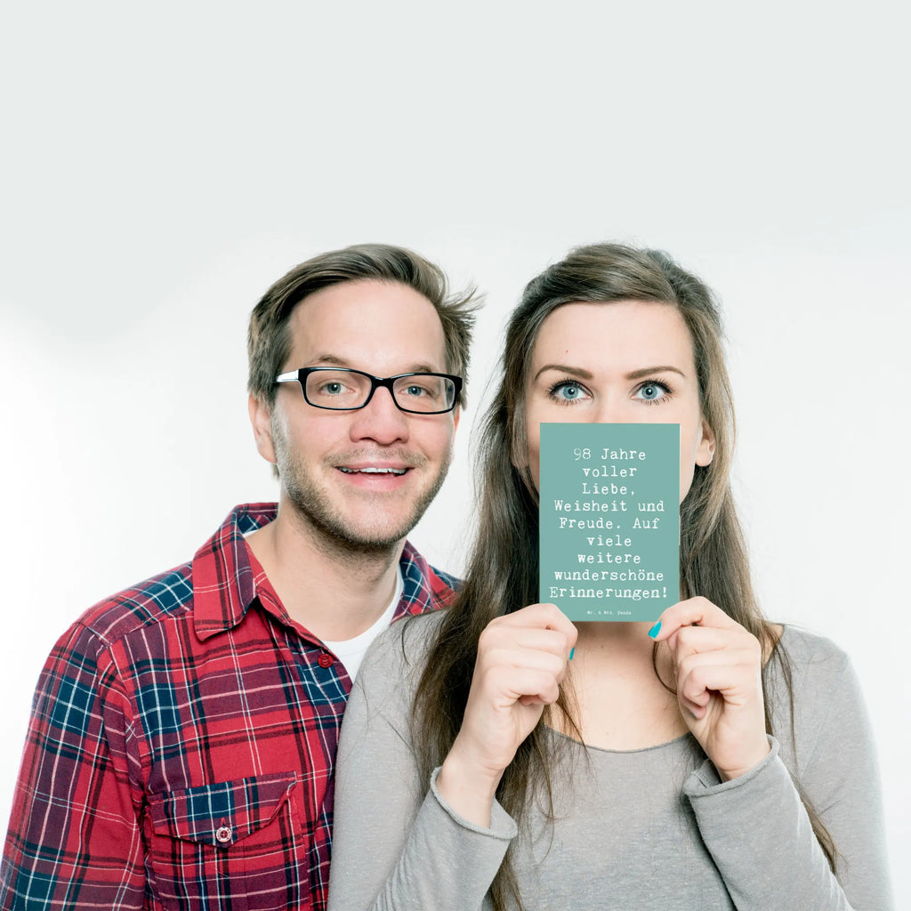 Postcard Saying 98 Jahre voller Liebe, Weisheit und Freude. Auf viele weitere wunderschöne Erinnerungen! Einladungskarte, Geschenkkarte, Ansichtskarten, Einladung, Einladungskarten Geburtstag, Ansichtskarte, Grußkarte, Postkarte, Karte, Dankeskarte, Einladung Geburtstag, Geburtstagskarte, Geburtstag, Geburtstagsgeschenk, Geschenk