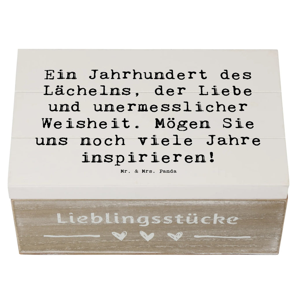 Wooden chest Saying Ein Jahrhundert des Lächelns, der Liebe und unermesslicher Weisheit. Mögen Sie uns noch viele Jahre inspirieren! Aufbewahrungsbox, Geschenkbox, Schatulle, Kiste, Holzkiste, XXL, Dekokiste, Truhe, Geschenkdose, Erinnerungskiste, Erinnerungsbox, Schatzkiste, Geburtstag, Geburtstagsgeschenk, Geschenk