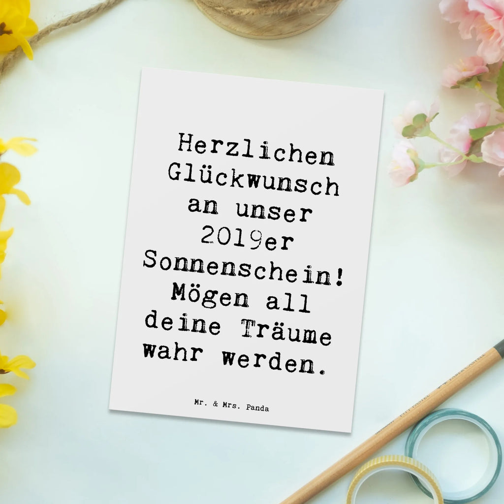 Postcard Saying Herzlichen Glückwunsch an unser 2019er Sonnenschein! Mögen all deine Träume wahr werden. Ansichtskarten, Karte, Einladungskarte, Postkarte, Einladungskarten Geburtstag, Einladung, Geburtstagskarte, Geschenkkarte, Grußkarte, Einladung Geburtstag, Ansichtskarte, Dankeskarte, Geburtstag, Geburtstagsgeschenk, Geschenk