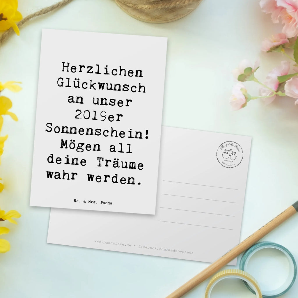 Postcard Saying Herzlichen Glückwunsch an unser 2019er Sonnenschein! Mögen all deine Träume wahr werden. Ansichtskarten, Karte, Einladungskarte, Postkarte, Einladungskarten Geburtstag, Einladung, Geburtstagskarte, Geschenkkarte, Grußkarte, Einladung Geburtstag, Ansichtskarte, Dankeskarte, Geburtstag, Geburtstagsgeschenk, Geschenk