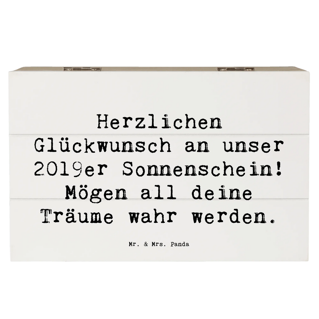Wooden chest Saying Herzlichen Glückwunsch an unser 2019er Sonnenschein! Mögen all deine Träume wahr werden. Schatzkiste, Kiste, Dekokiste, Holzkiste, Geschenkdose, XXL, Aufbewahrungsbox, Schatulle, Erinnerungskiste, Erinnerungsbox, Truhe, Geschenkbox, Geburtstag, Geburtstagsgeschenk, Geschenk