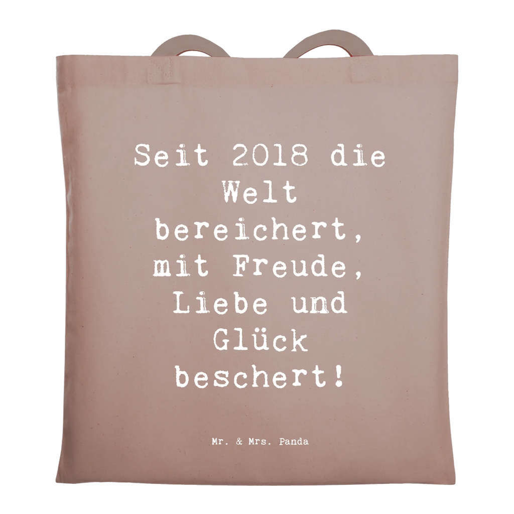 Tote bag Saying Seit 2018 die Welt bereichert, mit Freude, Liebe und Glück beschert! Umhängetasche, Stoffbeutel, Strandtasche, Jutetasche, Shopper, Laptoptasche, Schultertasche, Jutebeutel, Einkaufstasche, Stofftasche, Badetasche, Einkaufstüte, Tragetasche, Beutel, Tasche, Beuteltasche, Geburtstag, Geburtstagsgeschenk, Geschenk