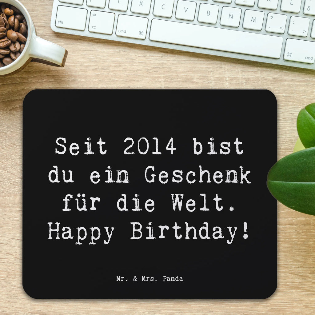 Mouse mat Saying Seit 2014 bist du ein Geschenk für die Welt. Happy Birthday! Arbeitszimmer, Designer Mauspad, Mauspad, Mauspad Büro, Mausunterlage, Einzigartiges Mauspad, PC Zubehör, Mousepad, Computer zubehör, Büroausstattung, Geburtstag, Geburtstagsgeschenk, Geschenk