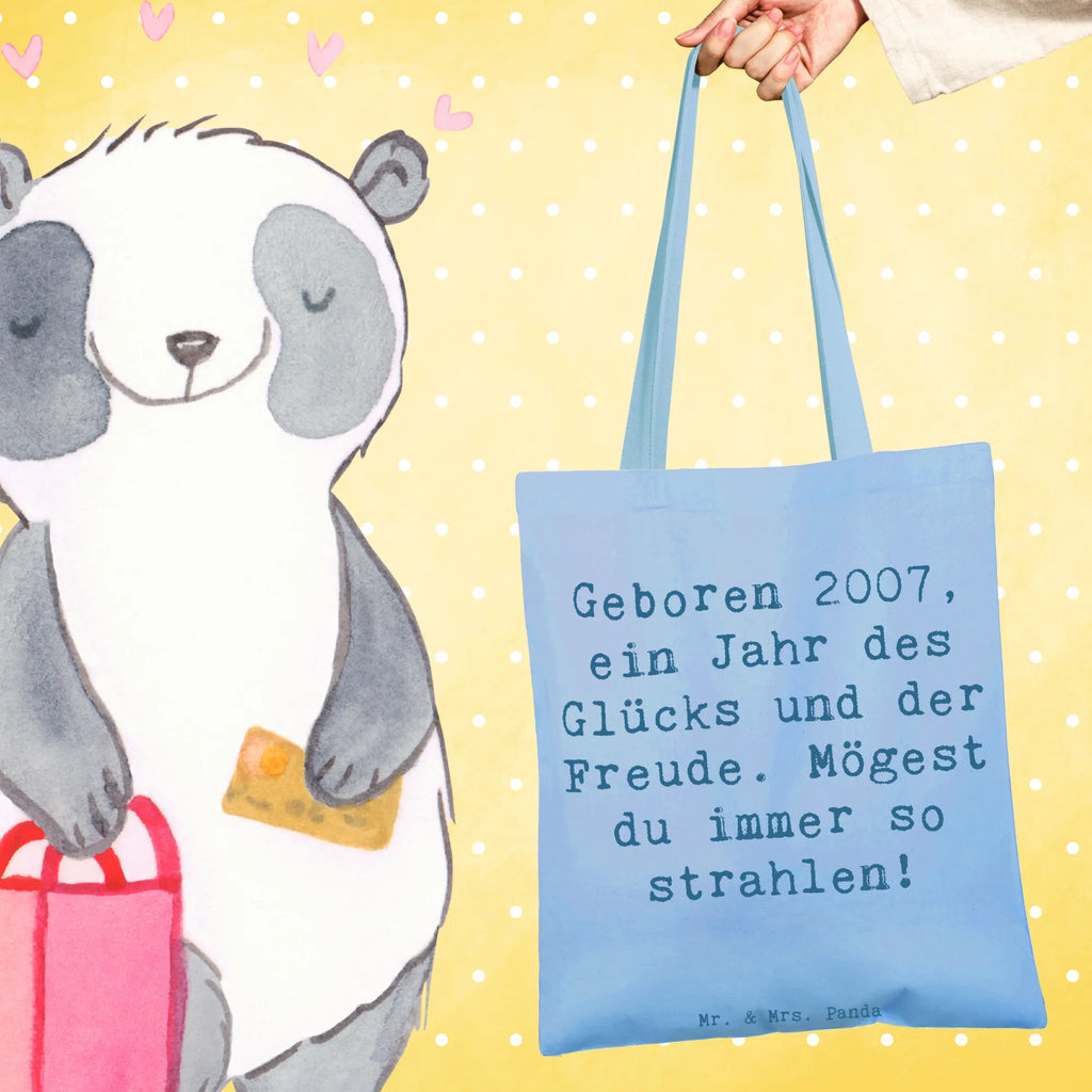 Tote bag Saying Geboren 2007, ein Jahr des Glücks und der Freude. Mögest du immer so strahlen! Stofftasche, Stoffbeutel, Umhängetasche, Schultertasche, Badetasche, Einkaufstasche, Shopper, Einkaufstüte, Beuteltasche, Strandtasche, Beutel, Laptoptasche, Jutebeutel, Tasche, Tragetasche, Jutetasche, Geburtstag, Geburtstagsgeschenk, Geschenk