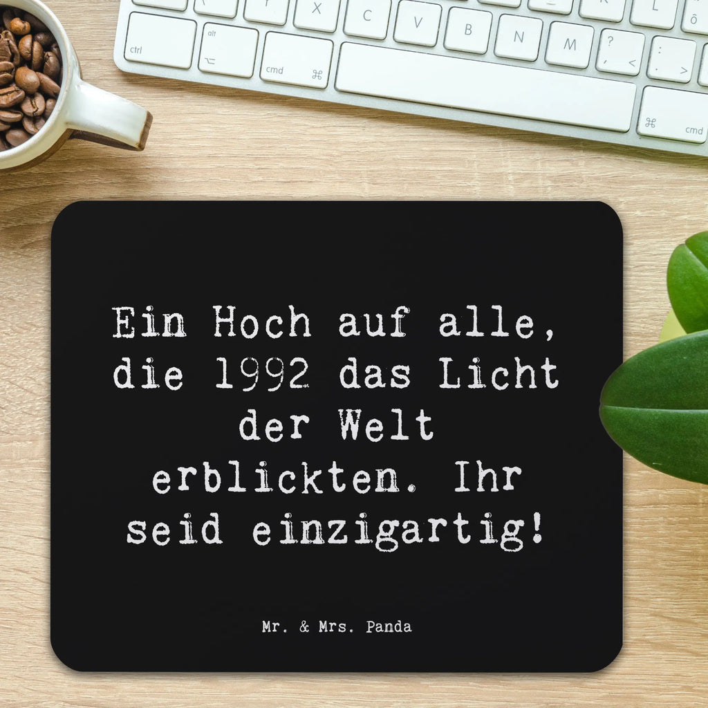 Mouse mat Saying Ein Hoch auf alle, die 1992 das Licht der Welt erblickten. Ihr seid einzigartig! Designer Mauspad, Mausunterlage, Mauspad, PC Zubehör, Arbeitszimmer, Computer zubehör, Mousepad, Einzigartiges Mauspad, Büroausstattung, Mauspad Büro, Geburtstag, Geburtstagsgeschenk, Geschenk