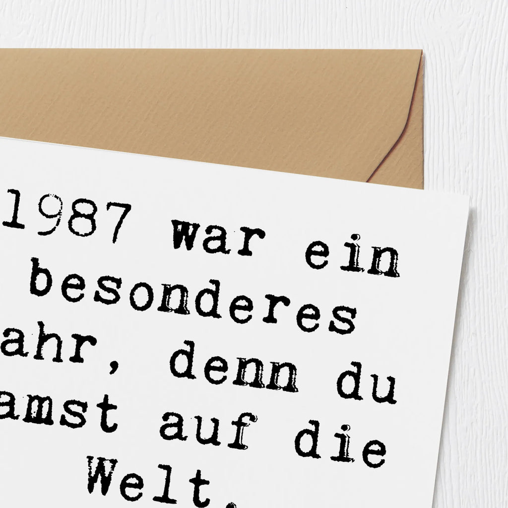 Deluxe Card Saying 1987 war ein besonderes Jahr, denn du kamst auf die Welt. Herzlichen Glückwunsch! Karte, Grußkarte, Klappkarte, Einladungskarte, Glückwunschkarte, Hochzeitskarte, Geburtstagskarte, Hochwertige Grußkarte, Hochwertige Klappkarte, Geburtstag, Geburtstagsgeschenk, Geschenk