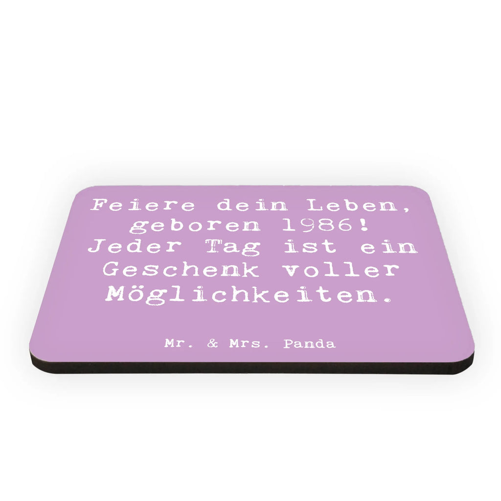 Magnet Saying Feiere dein Leben, geboren 1986! Jeder Tag ist ein Geschenk voller Möglichkeiten. Pinnwandmagnet, Souvenir Magnet, Notiz Magnet, Kühlschrank Dekoration, Whiteboard Magnet, Kühlschrankmagnet, Dekomagnet, Motivmagnete, Geburtstag, Geburtstagsgeschenk, Geschenk