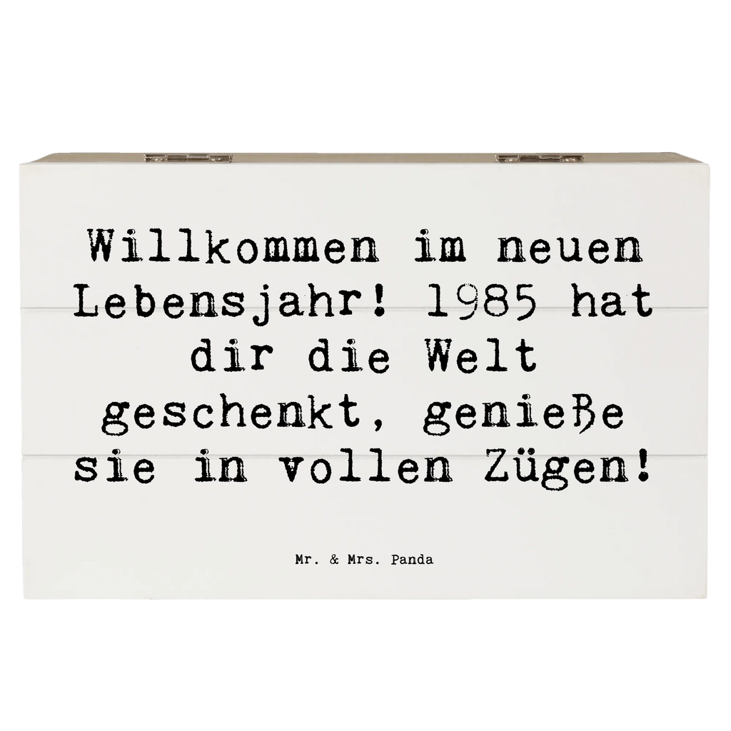 Wooden chest Saying Willkommen im neuen Lebensjahr! 1985 hat dir die Welt geschenkt, genieße sie in vollen Zügen! Kiste, Erinnerungskiste, Geschenkbox, Aufbewahrungsbox, Truhe, XXL, Holzkiste, Erinnerungsbox, Dekokiste, Schatulle, Schatzkiste, Geschenkdose, Geburtstag, Geburtstagsgeschenk, Geschenk