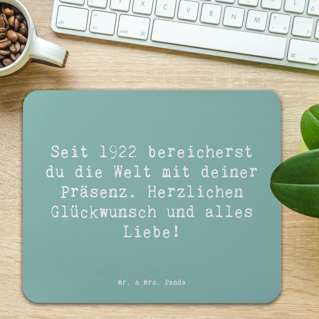 Mauspad Spruch Seit 1922 bereicherst du die Welt mit deiner Präsenz. Herzlichen Glückwunsch und alles Liebe! Mauspad Büro, Arbeitszimmer, Computer zubehör, Mauspad, Mousepad, Designer Mauspad, Büroausstattung, Einzigartiges Mauspad, PC Zubehör, Mausunterlage, Geburtstag, Geburtstagsgeschenk, Geschenk