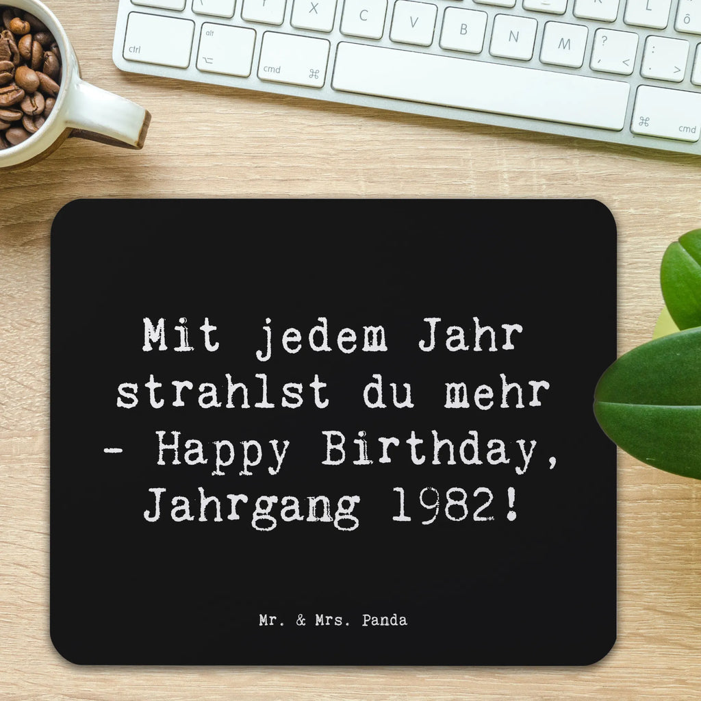 Mauspad Spruch 1982 Geburtstag Glanz Mousepad, Einzigartiges Mauspad, Arbeitszimmer, PC Zubehör, Mauspad, Computer zubehör, Mauspad Büro, Büroausstattung, Mausunterlage, Designer Mauspad, Geburtstag, Geburtstagsgeschenk, Geschenk