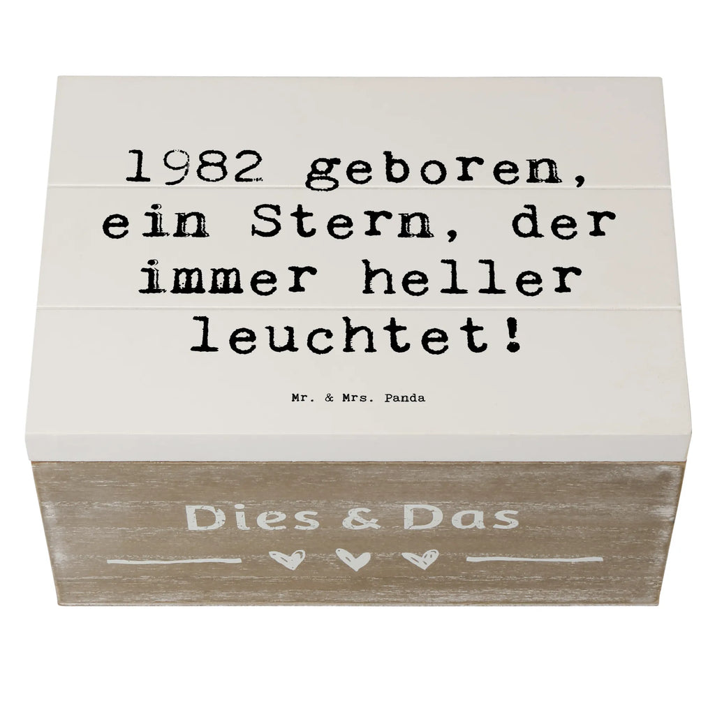 Wooden chest Saying 1982 geboren, ein Stern, der immer heller leuchtet! Dekokiste, Erinnerungskiste, Schatzkiste, XXL, Truhe, Schatulle, Holzkiste, Kiste, Geschenkdose, Geschenkbox, Erinnerungsbox, Aufbewahrungsbox, Geburtstag, Geburtstagsgeschenk, Geschenk