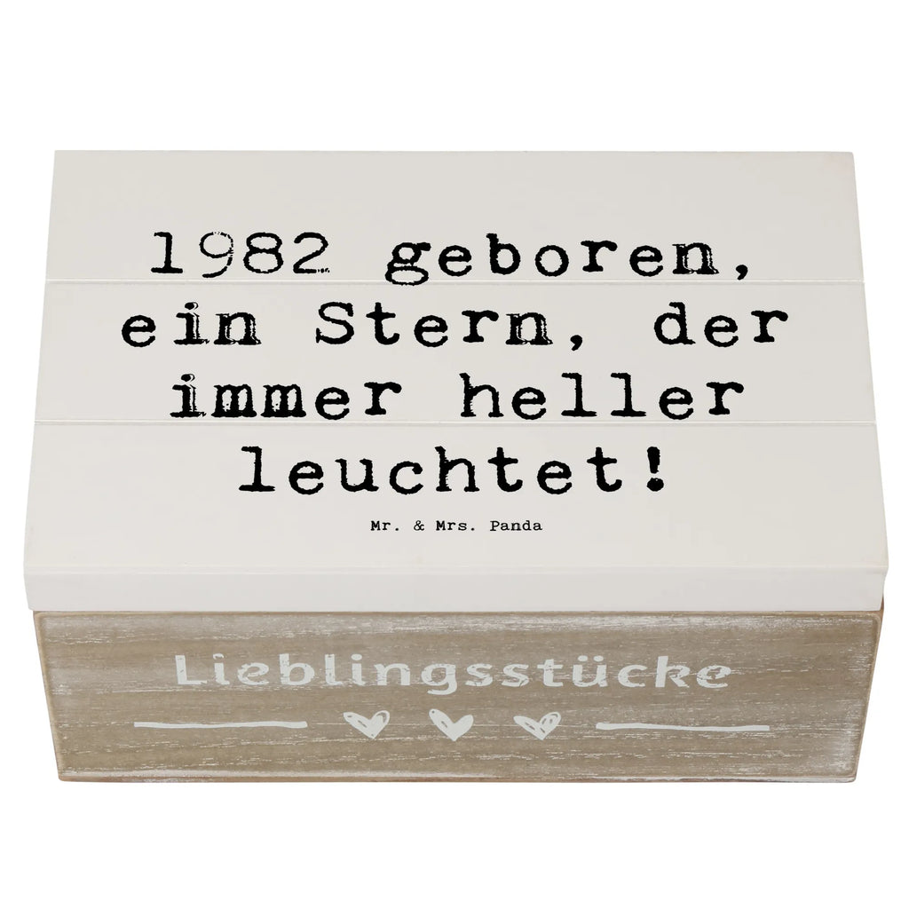 Wooden chest Saying 1982 geboren, ein Stern, der immer heller leuchtet! Dekokiste, Erinnerungskiste, Schatzkiste, XXL, Truhe, Schatulle, Holzkiste, Kiste, Geschenkdose, Geschenkbox, Erinnerungsbox, Aufbewahrungsbox, Geburtstag, Geburtstagsgeschenk, Geschenk