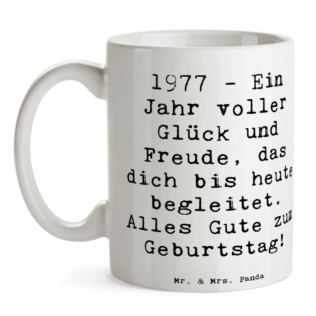 Mug Saying 1977 - Ein Jahr voller Glück und Freude, das dich bis heute begleitet. Alles Gute zum Geburtstag! Kaffeetasse, Teetasse, Tasse mit Motiven, Porzellantasse, Tasse, Tasse mit Zitaten, Geschenktasse, Bürotasse, Keramiktasse, Geburtstag, Geburtstagsgeschenk, Geschenk