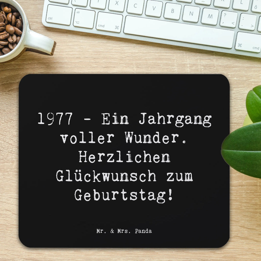 Mauspad Spruch 1977 Geburtstag Wunder Einzigartiges Mauspad, Mauspad, Mousepad, Designer Mauspad, PC Zubehör, Computer zubehör, Mausunterlage, Arbeitszimmer, Büroausstattung, Mauspad Büro, Geburtstag, Geburtstagsgeschenk, Geschenk