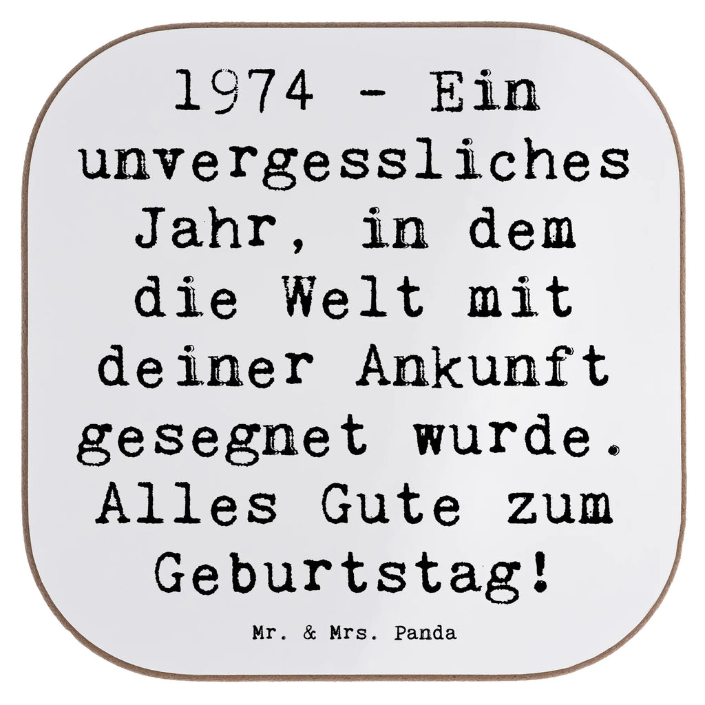 Square coaster Saying 1974 - Ein unvergessliches Jahr, in dem die Welt mit deiner Ankunft gesegnet wurde. Alles Gute zum Geburtstag! Korkuntersetzer, Glasuntersetzer, Untersetzer Gläser, Untersetzer für Gläser, Untersetzer, Tassen Untersetzer, Untersetzer aus Holz, Untersetzer Holz, Untersetzer Design, Holzuntersetzer, Getränkeuntersetzer, Bierdeckel, Geburtstag, Geburtstagsgeschenk, Geschenk
