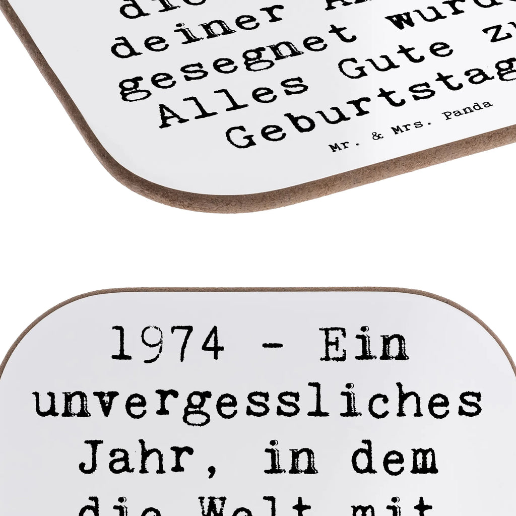 Square coaster Saying 1974 - Ein unvergessliches Jahr, in dem die Welt mit deiner Ankunft gesegnet wurde. Alles Gute zum Geburtstag! Korkuntersetzer, Glasuntersetzer, Untersetzer Gläser, Untersetzer für Gläser, Untersetzer, Tassen Untersetzer, Untersetzer aus Holz, Untersetzer Holz, Untersetzer Design, Holzuntersetzer, Getränkeuntersetzer, Bierdeckel, Geburtstag, Geburtstagsgeschenk, Geschenk