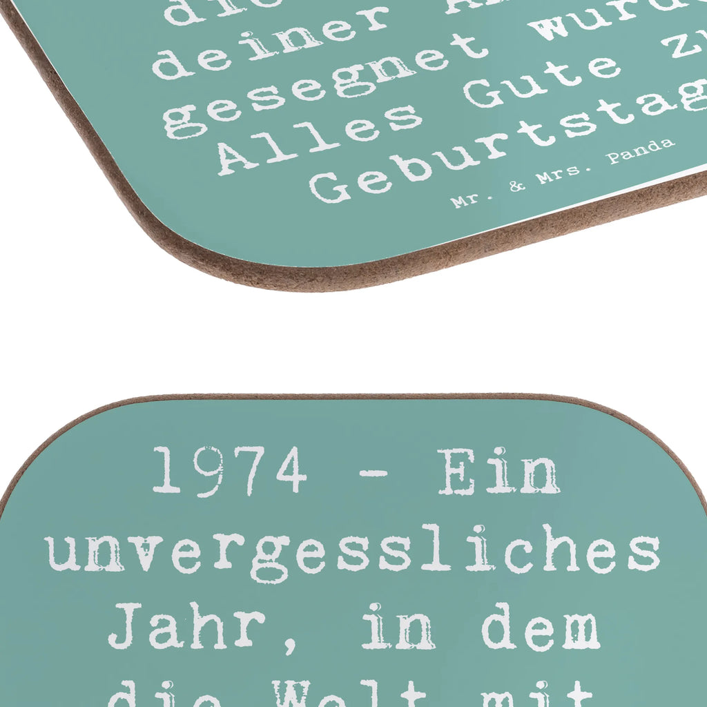 Square coaster Saying 1974 - Ein unvergessliches Jahr, in dem die Welt mit deiner Ankunft gesegnet wurde. Alles Gute zum Geburtstag! Korkuntersetzer, Glasuntersetzer, Untersetzer Gläser, Untersetzer für Gläser, Untersetzer, Tassen Untersetzer, Untersetzer aus Holz, Untersetzer Holz, Untersetzer Design, Holzuntersetzer, Getränkeuntersetzer, Bierdeckel, Geburtstag, Geburtstagsgeschenk, Geschenk
