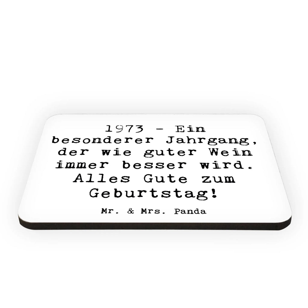 Magnet Saying 1973 - Ein besonderer Jahrgang, der wie guter Wein immer besser wird. Alles Gute zum Geburtstag! Kühlschrankmagnet, Dekomagnet, Whiteboard Magnet, Notiz Magnet, Motivmagnete, Souvenir Magnet, Pinnwandmagnet, Kühlschrank Dekoration, Geburtstag, Geburtstagsgeschenk, Geschenk