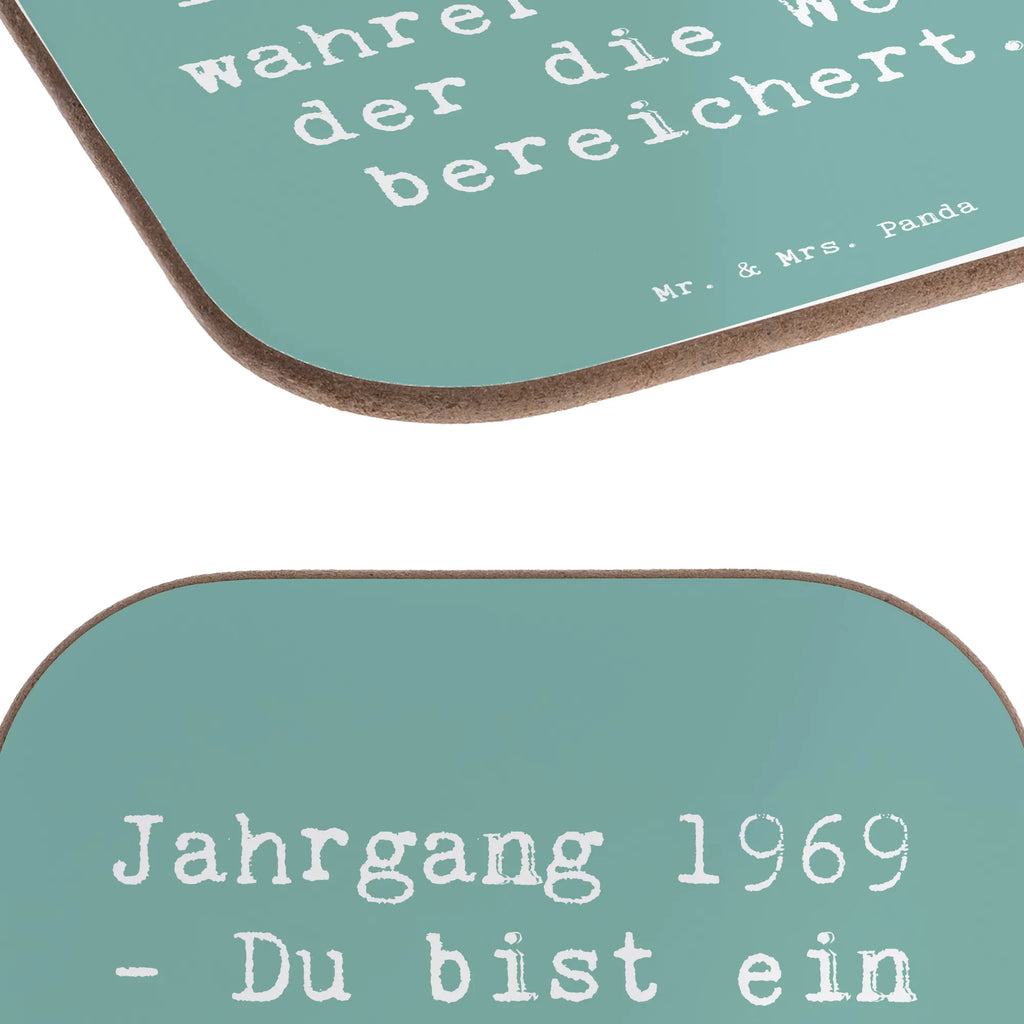 Square coaster Saying Jahrgang 1969 - Du bist ein wahrer Schatz, der die Welt bereichert. Glasuntersetzer, Untersetzer, Untersetzer aus Holz, Getränkeuntersetzer, Holzuntersetzer, Untersetzer für Gläser, Tassen Untersetzer, Untersetzer Holz, Korkuntersetzer, Untersetzer Design, Untersetzer Gläser, Bierdeckel, Geburtstag, Geburtstagsgeschenk, Geschenk