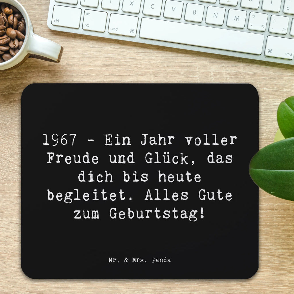 Mouse mat Saying 1967 - Ein Jahr voller Freude und Glück, das dich bis heute begleitet. Alles Gute zum Geburtstag! Computer zubehör, Mousepad, Mauspad, Mauspad Büro, Designer Mauspad, Einzigartiges Mauspad, PC Zubehör, Büroausstattung, Arbeitszimmer, Mausunterlage, Geburtstag, Geburtstagsgeschenk, Geschenk