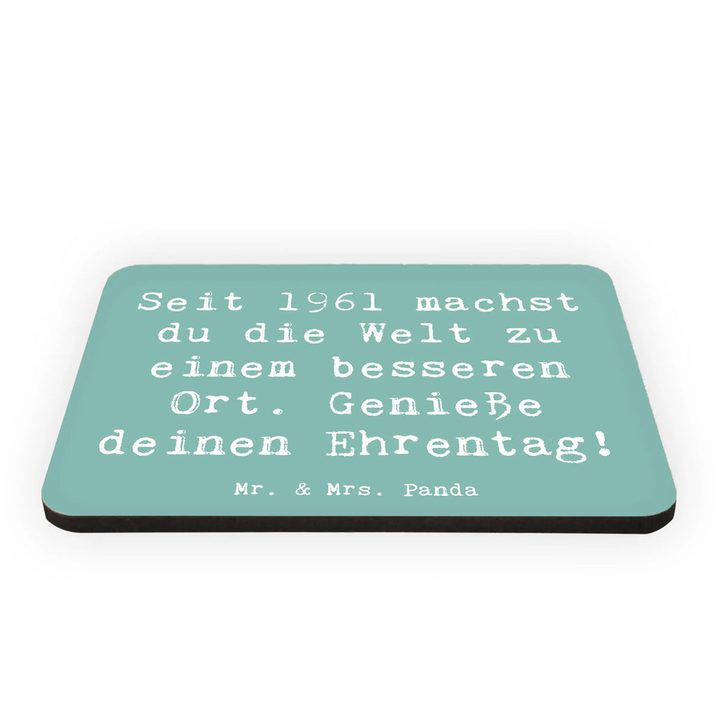 Magnet Saying Seit 1961 machst du die Welt zu einem besseren Ort. Genieße deinen Ehrentag! Dekomagnet, Kühlschrank Dekoration, Kühlschrankmagnet, Pinnwandmagnet, Whiteboard Magnet, Souvenir Magnet, Notiz Magnet, Motivmagnete, Geburtstag, Geburtstagsgeschenk, Geschenk