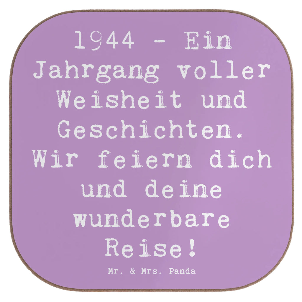 Square coaster Saying 1944 - Ein Jahrgang voller Weisheit und Geschichten. Wir feiern dich und deine wunderbare Reise! Untersetzer für Gläser, Getränkeuntersetzer, Holzuntersetzer, Untersetzer, Bierdeckel, Tassen Untersetzer, Untersetzer Holz, Korkuntersetzer, Untersetzer Design, Untersetzer aus Holz, Glasuntersetzer, Untersetzer Gläser, Geburtstag, Geburtstagsgeschenk, Geschenk