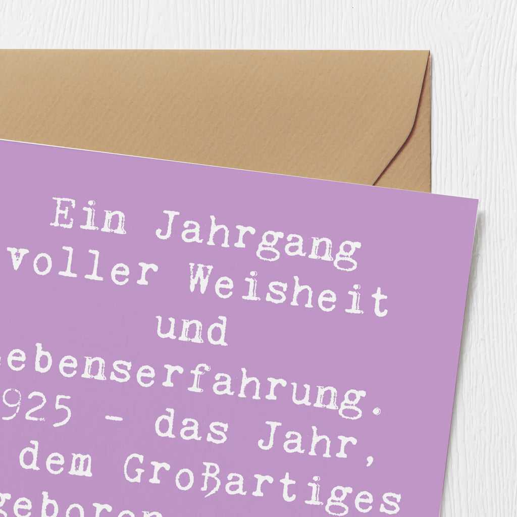 Deluxe Card Saying Ein Jahrgang voller Weisheit und Lebenserfahrung. 1925 - das Jahr, in dem Großartiges geboren wurde. Alles Liebe zum Geburtstag! Karte, Geburtstagskarte, Glückwunschkarte, Klappkarte, Hochwertige Klappkarte, Grußkarte, Hochwertige Grußkarte, Hochzeitskarte, Einladungskarte, Geburtstag, Geburtstagsgeschenk, Geschenk