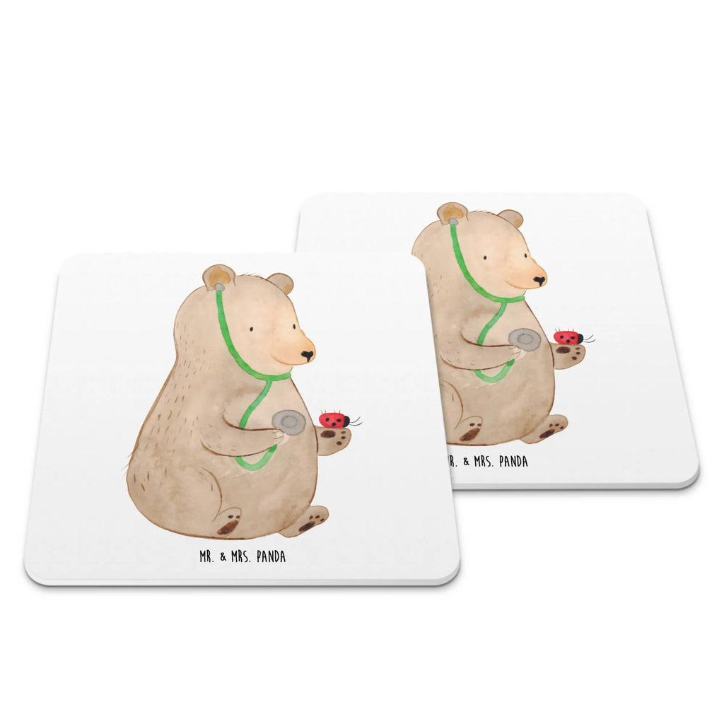 Untersetzer Set Bär Arzt Kunststoffuntersetzer, Glasuntersetzer, Untersetzer für Gläser, Untersetzer Set, Untersetzer Für Getränke, Universaluntersetzer, Coaster, Design-Untersetzer, Untersetzer für Becher, Becheruntersetzer, Getränke­sauguntersetzer, Nachhaltiger Untersetzer, Untersetzer für Tassen, Underlay Für Getränke, Getränke-Coaster, Getränkeuntersetzer, Umweltfreundlicher Untersetzer, Untersetzer Motiv, Handgemachter Untersetzer, Dekoruntersetzer, Rutschfester Untersetzer, Tischuntersetzer, Hitzebeständiger Untersetzer, Tischschutzuntersetzer, Tassenuntersetzer, Untersetzer, Untersetzer Rund, Untersetzer Eckig, Bär, Teddy, Teddybär, Ärztin, Arzt, Doktor, Professor, Doktorin, Professorin