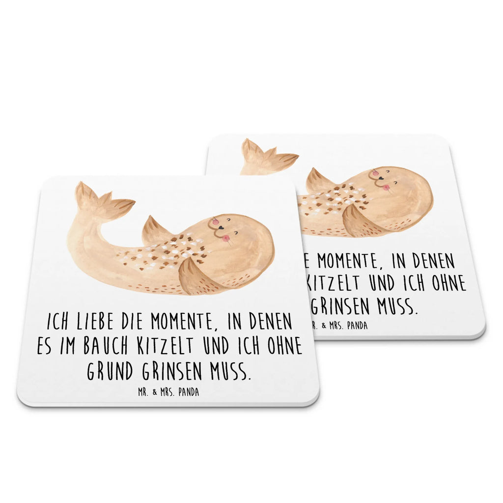 Untersetzer Set Robbe Liegen Handgemachter Untersetzer, Untersetzer Set, Untersetzer Motiv, Hitzebeständiger Untersetzer, Underlay Für Getränke, Getränkeuntersetzer, Universaluntersetzer, Rutschfester Untersetzer, Untersetzer für Becher, Umweltfreundlicher Untersetzer, Untersetzer, Untersetzer für Tassen, Dekoruntersetzer, Kunststoffuntersetzer, Getränke­sauguntersetzer, Getränke-Coaster, Becheruntersetzer, Nachhaltiger Untersetzer, Untersetzer Rund, Tischuntersetzer, Untersetzer Eckig, Glasuntersetzer, Tassenuntersetzer, Untersetzer für Gläser, Coaster, Tischschutzuntersetzer, Design-Untersetzer, Untersetzer Für Getränke, Tiermotive, Gute Laune, lustige Sprüche, Tiere, Lachen, Seehund, Strand, Nordsee, Ostsee, Robben, Freude, Meerestier, Robbe